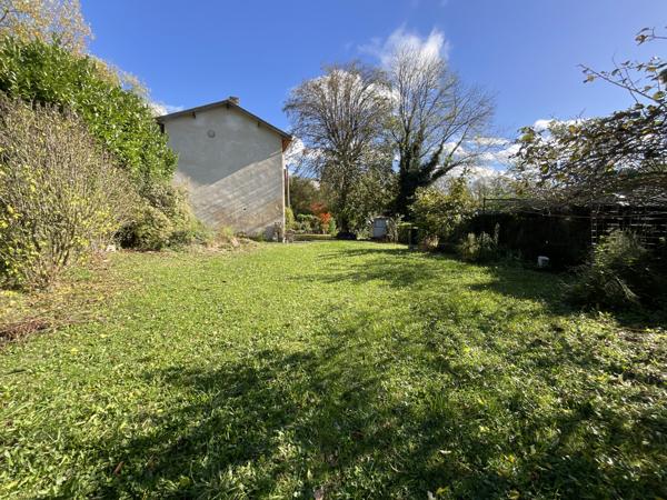 Agnin (38150) À vendre en exclusivité sur Agnin : Maison de 180 m² avec garage et atelier.