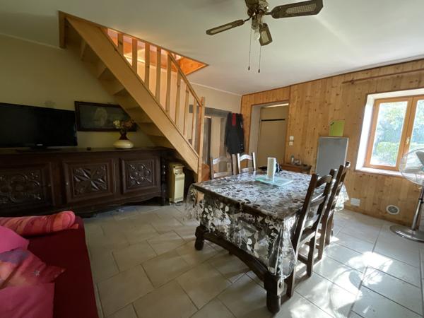 Agnin (38150) À vendre en exclusivité sur Agnin : Maison de 180 m² avec garage et atelier.