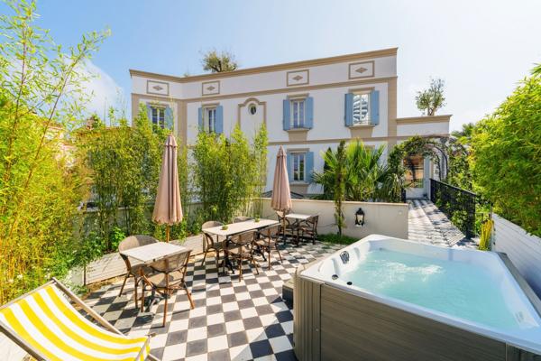 Vente Maison de luxe Le Brusc 15 Pièces 650 m²