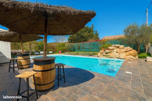 Maison Bouc Bel Air 6 pièces 154m² sur environ 1000m² de terrain + garage + piscine + 2 habitations - proches commerces - axes routiers