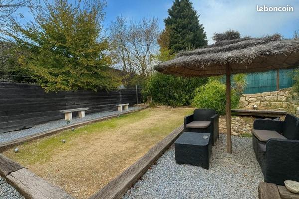 Maison Bouc Bel Air 6 pièces 154m² sur environ 1000m² de terrain + garage + piscine + 2 habitations - proches commerces - axes routiers