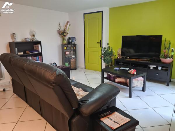 DOUDEVILLE, immeuble mixte libre, professionnel et habitation 3 chambres, accès indépendant,