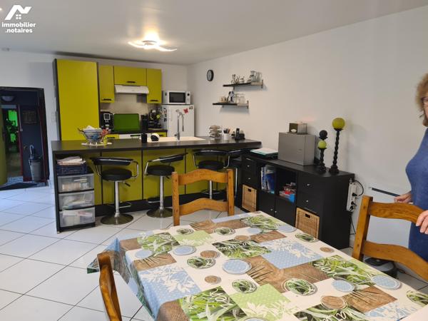 DOUDEVILLE, immeuble mixte libre, professionnel et habitation 3 chambres, accès indépendant,