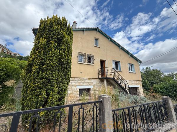 Vente
                Maison95,96 m² - 6 Pièces -
                    SAINT AMAND MONTROND (18200)