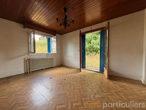 Vente
                Maison95,96 m² - 6 Pièces -
                    SAINT AMAND MONTROND (18200)