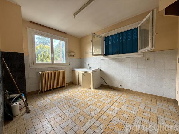 Vente
                Maison95,96 m² - 6 Pièces -
                    SAINT AMAND MONTROND (18200)