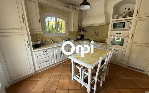 Maison à vendre    6 pièces • 180 m2 Saint-Raphaël