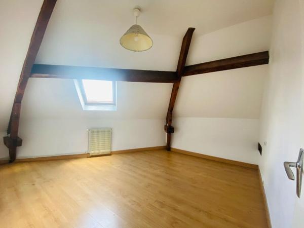 À vendre APPARTEMENT EN DUPLEX 4 CHAMBRES ET JARDIN CENTRE VILLE MONTLUCON Montlucon