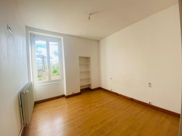 À vendre APPARTEMENT EN DUPLEX 4 CHAMBRES ET JARDIN CENTRE VILLE MONTLUCON Montlucon