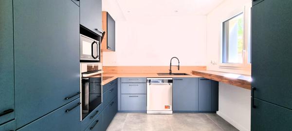 Belle maison neuve dans un cadre verdoyant
