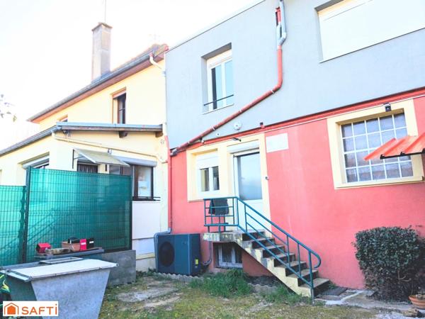 Vaste local commercial comprenant en partie supérieure 2 beaux appartements en duplex, piscine et garage