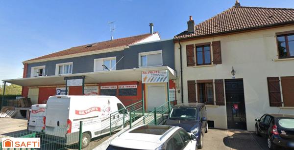 Vaste local commercial comprenant en partie supérieure 2 beaux appartements en duplex, piscine et garage