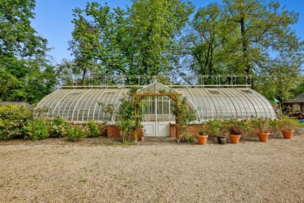 Vente Château Le Vésinet 18 Pièces 750 m²