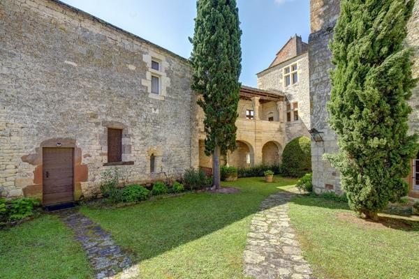 Vente Château Cordes-sur-Ciel 12 Pièces 470 m²