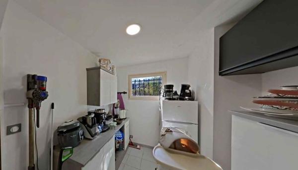 VILLA AVEC PISCINE ET GRAND GARAGE PROCHE CARCASSONNE