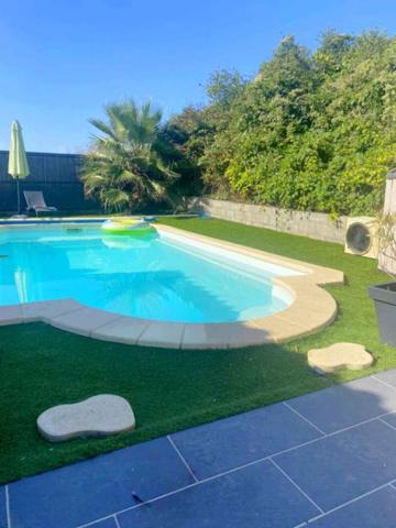 VILLA AVEC PISCINE ET GRAND GARAGE PROCHE CARCASSONNE