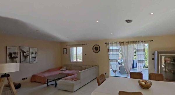 VILLA AVEC PISCINE ET GRAND GARAGE PROCHE CARCASSONNE
