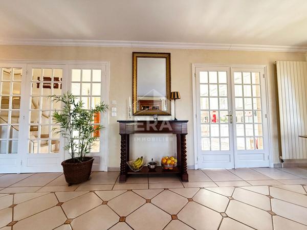 Villa - Périgny-Sur-Yerres - 5 chambres - sous-sol total.