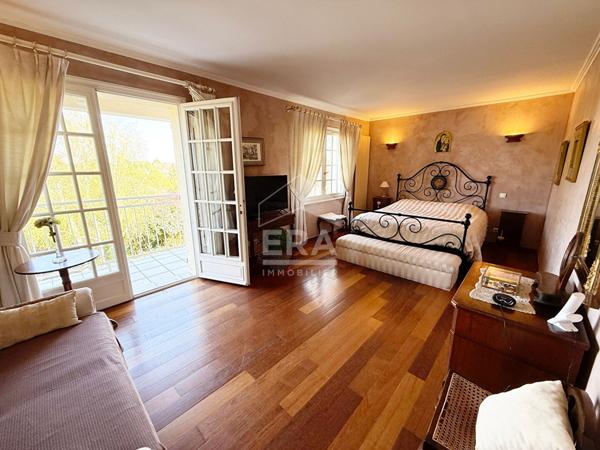 Villa - Périgny-Sur-Yerres - 5 chambres - sous-sol total.