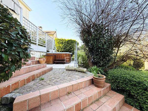 Villa - Périgny-Sur-Yerres - 5 chambres - sous-sol total.