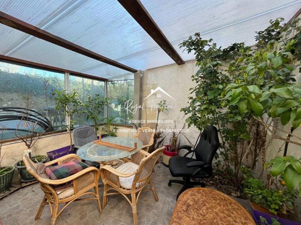 Maison de village à la campagne