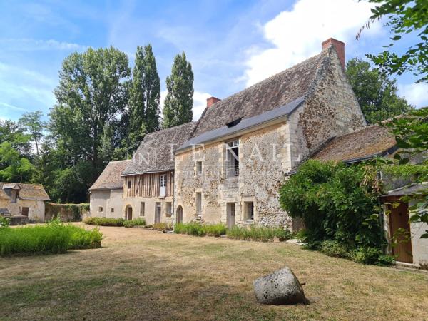 Logis des XVe et XVIe siècles sur 8 hectares ou 29 hectares