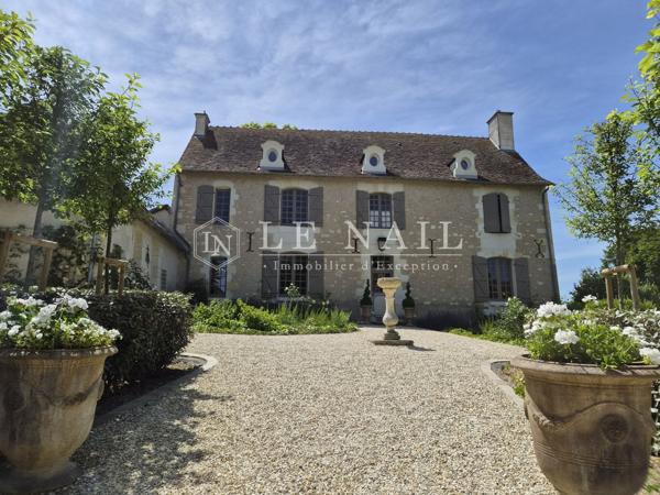 Elégant presbytère de 1710 au cœur d’un village du sud de la Vallée de la Loire
