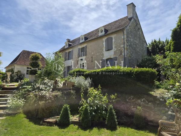 Elégant presbytère de 1710 au cœur d’un village du sud de la Vallée de la Loire