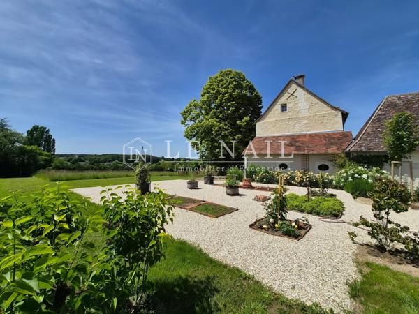 Elégant presbytère de 1710 au cœur d’un village du sud de la Vallée de la Loire