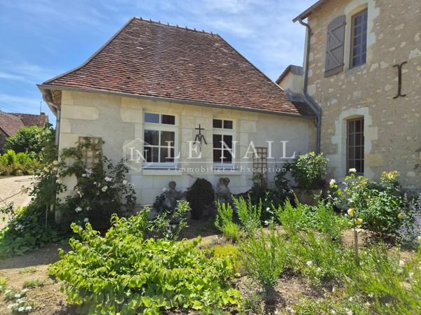 Elégant presbytère de 1710 au cœur d’un village du sud de la Vallée de la Loire