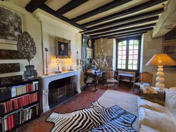 Elégant presbytère de 1710 au cœur d’un village du sud de la Vallée de la Loire