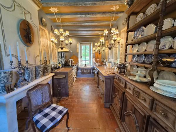 Elégant presbytère de 1710 au cœur d’un village du sud de la Vallée de la Loire