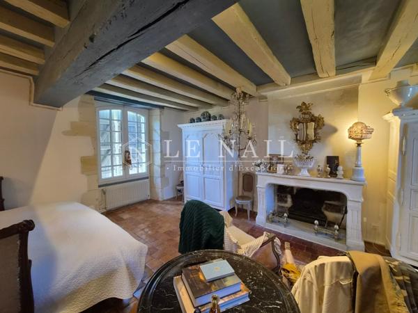 Elégant presbytère de 1710 au cœur d’un village du sud de la Vallée de la Loire