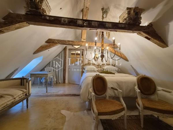 Elégant presbytère de 1710 au cœur d’un village du sud de la Vallée de la Loire