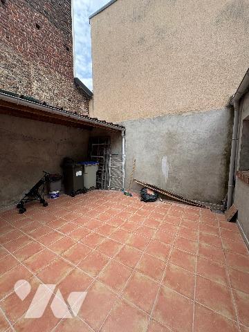 A VENDRE - Maison de ville rénovée
Charmante maison de ville en briques, idéalement située, offrant