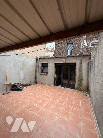 A VENDRE - Maison de ville rénovée
Charmante maison de ville en briques, idéalement située, offrant