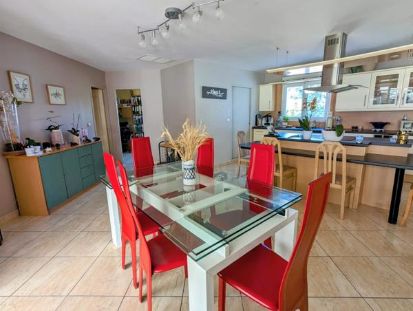 Villa d’Exception Saint Clément de riviere  – T6 de plain-pied avec Piscine et Confort Moderne