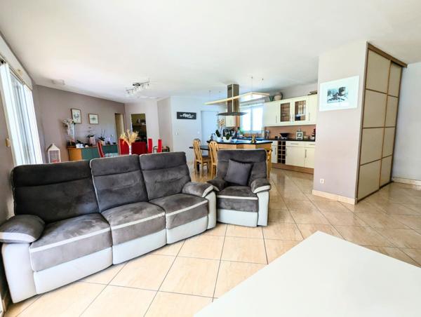 Villa d’Exception Saint Clément de riviere  – T6 de plain-pied avec Piscine et Confort Moderne