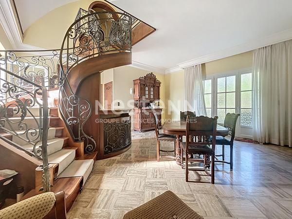 Maisons et domaine de charme à vendre à Turenne : Ensemble de 2 maisons, 180m2 habitable, 4 chambres, Terrain 2600m2, 2ème maison avec Garage pour Gîtes ou coin privatif.