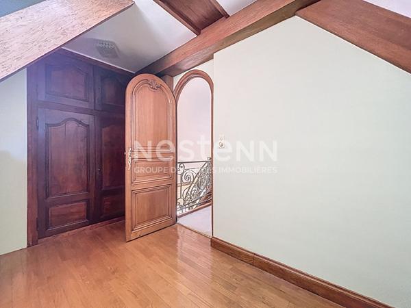 Maisons et domaine de charme à vendre à Turenne : Ensemble de 2 maisons, 180m2 habitable, 4 chambres, Terrain 2600m2, 2ème maison avec Garage pour Gîtes ou coin privatif.