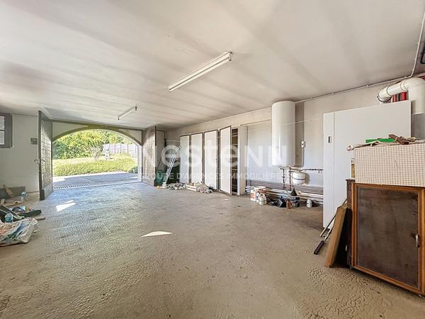 Maisons et domaine de charme à vendre à Turenne : Ensemble de 2 maisons, 180m2 habitable, 4 chambres, Terrain 2600m2, 2ème maison avec Garage pour Gîtes ou coin privatif.