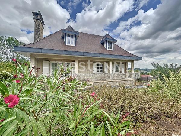 Maisons et domaine de charme à vendre à Turenne : Ensemble de 2 maisons, 180m2 habitable, 4 chambres, Terrain 2600m2, 2ème maison avec Garage pour Gîtes ou coin privatif.