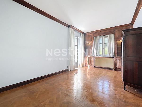 Maisons et domaine de charme à vendre à Turenne : Ensemble de 2 maisons, 180m2 habitable, 4 chambres, Terrain 2600m2, 2ème maison avec Garage pour Gîtes ou coin privatif.