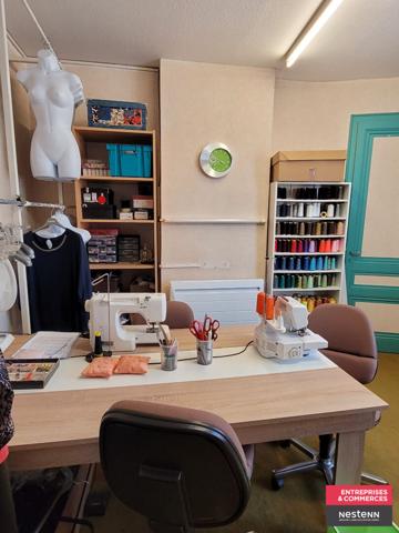 Commerce de prêt à porter en centre ville de Feurs