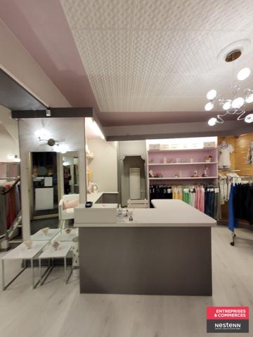 Commerce de prêt à porter en centre ville de Feurs