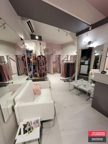 Commerce de prêt à porter en centre ville de Feurs