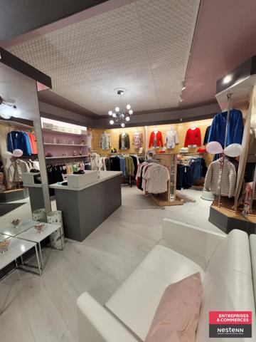 Commerce de prêt à porter en centre ville de Feurs