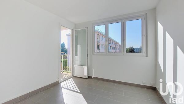 Appartement 3 pièces de 53 m² à Crosne (91560)