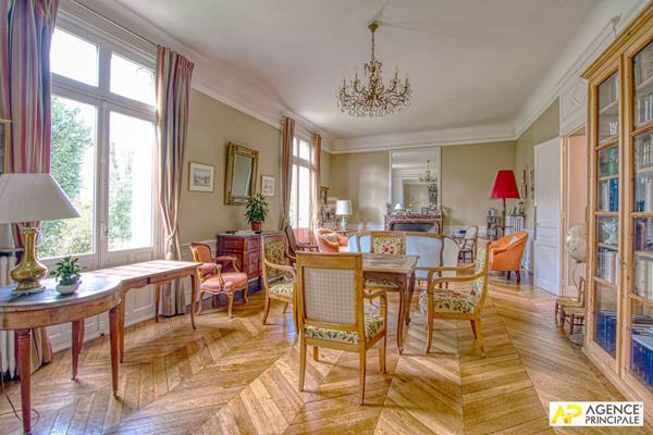 Versailles Porchefontaine Maison de 254 m² habitables avec sous-sol total sur un terrain de 1200 m² €1 890 000 ** - Référence 27192