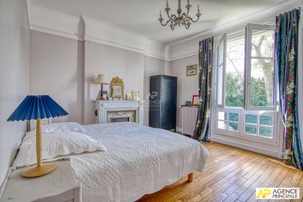 Versailles Porchefontaine Maison de 254 m² habitables avec sous-sol total sur un terrain de 1200 m² €1 890 000 ** - Référence 27192